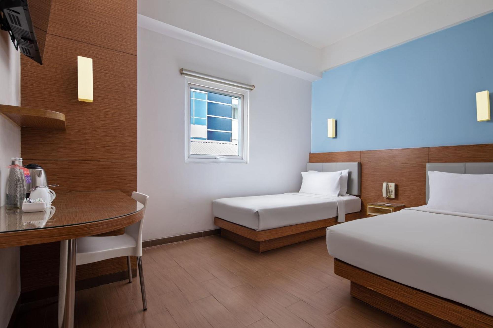 Amaris Hotel Pancoran Jakarta Exterior photo